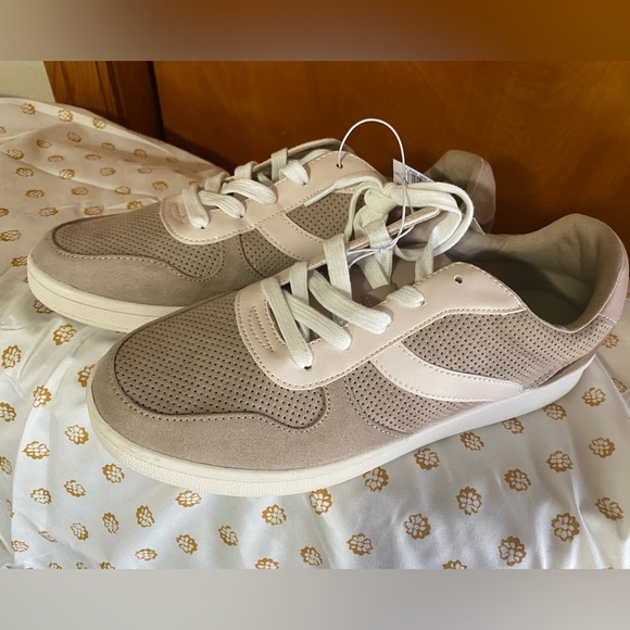 Old navy sneakers - Picture 6 of 6